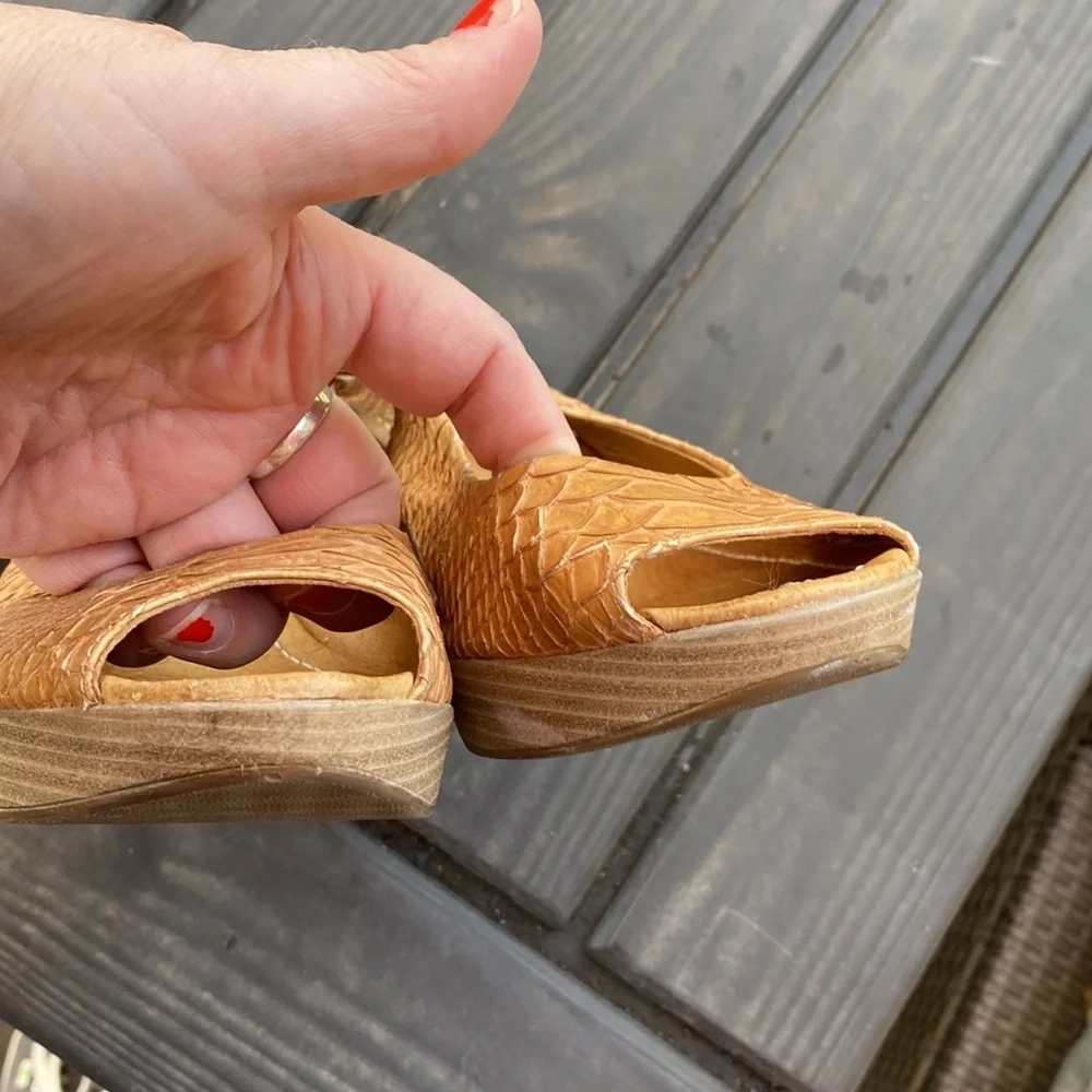 Weekend leather fish-scale heels - Picture 12 of 14